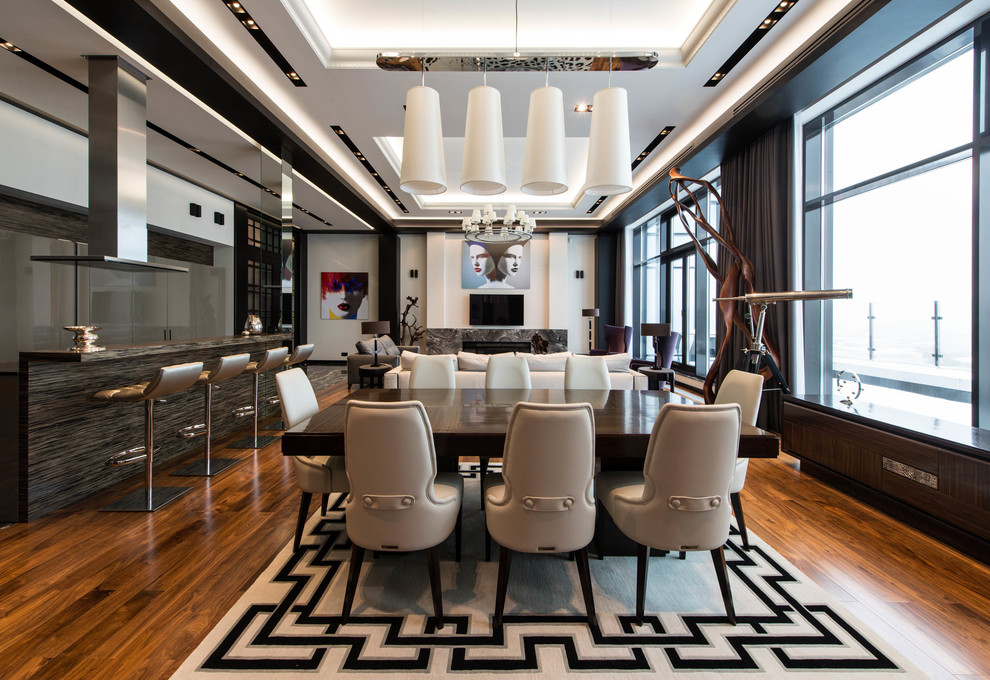 Esempio di una sala da pranzo aperta verso il soggiorno design con pareti bianche, pavimento in legno massello medio e pavimento marrone