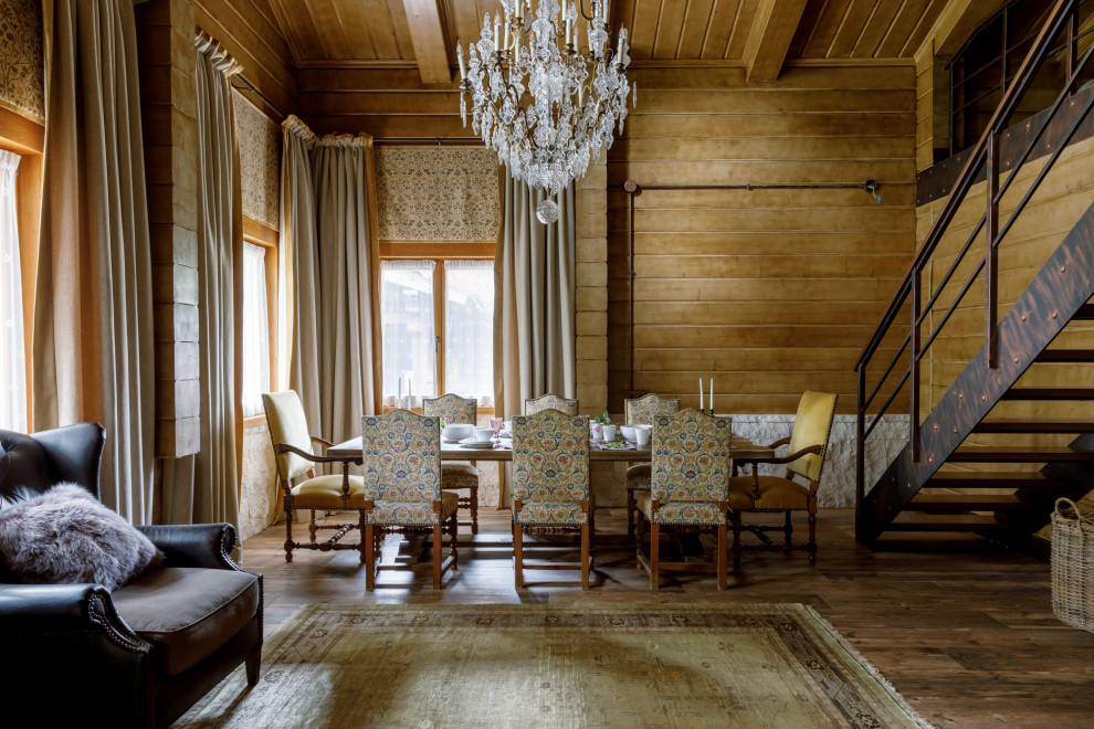 This is an example of a rustic dining room in Moscow.