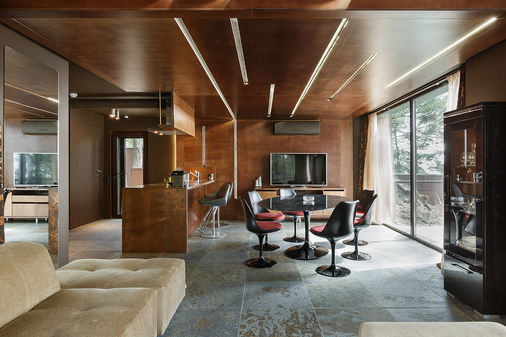 Esempio di una piccola sala da pranzo aperta verso il soggiorno contemporanea con pavimento in gres porcellanato e pareti marroni