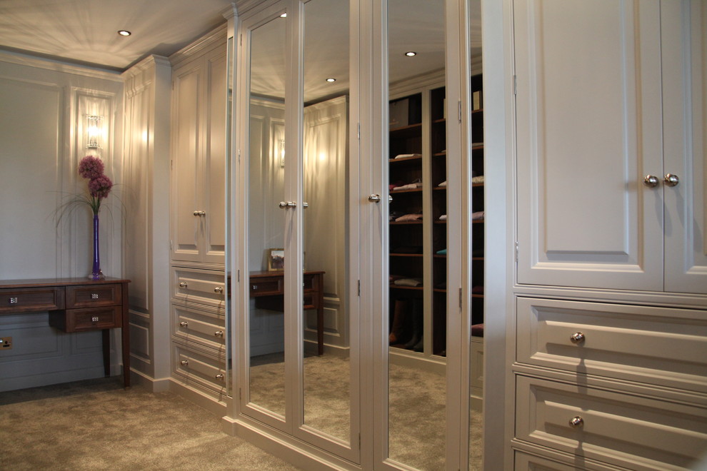 Inspiration for a timeless closet remodel in Melbourne