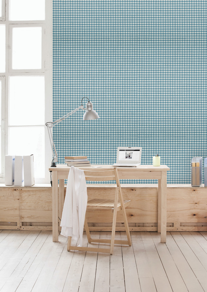 Идея дизайна: маленькая домашняя мастерская в скандинавском стиле с разноцветными стенами и отдельно стоящим рабочим столом для на участке и в саду
