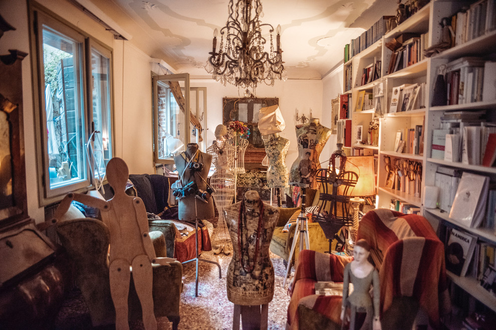 ヴェネツィアにあるエクレクティックスタイルのおしゃれなホームオフィス・書斎の写真