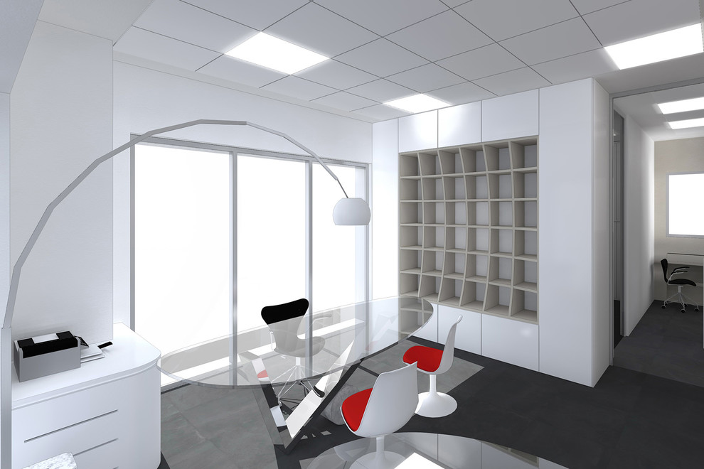 Aménagement d'un grand bureau contemporain avec un mur blanc, sol en béton ciré, un sol noir et un bureau indépendant.