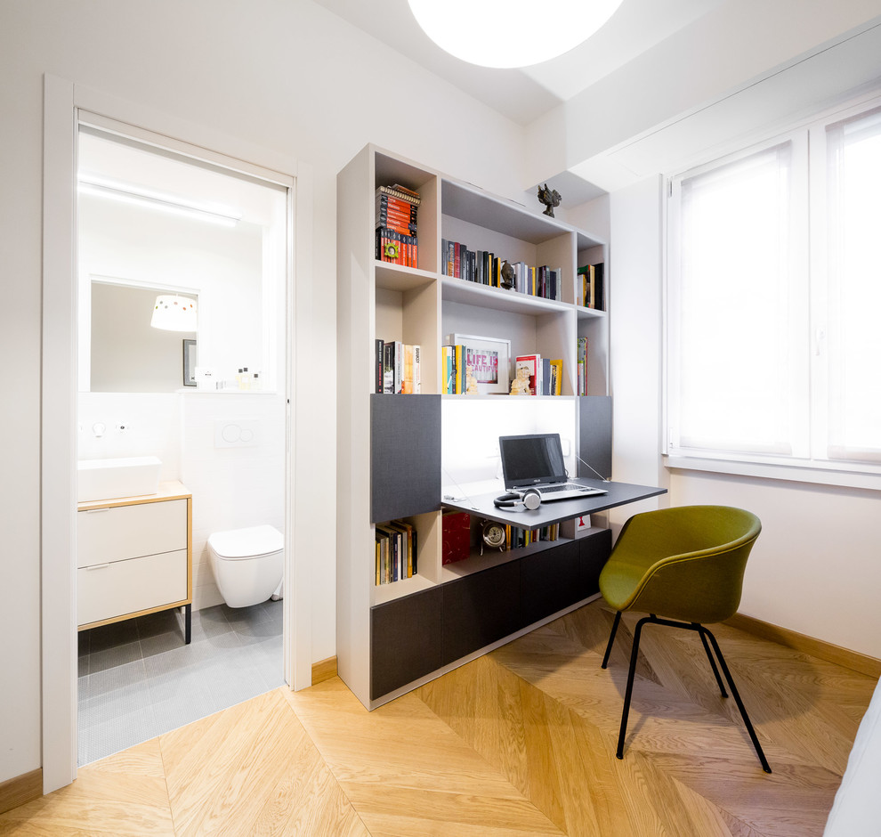 ミラノにあるコンテンポラリースタイルのおしゃれなホームオフィス・書斎の写真