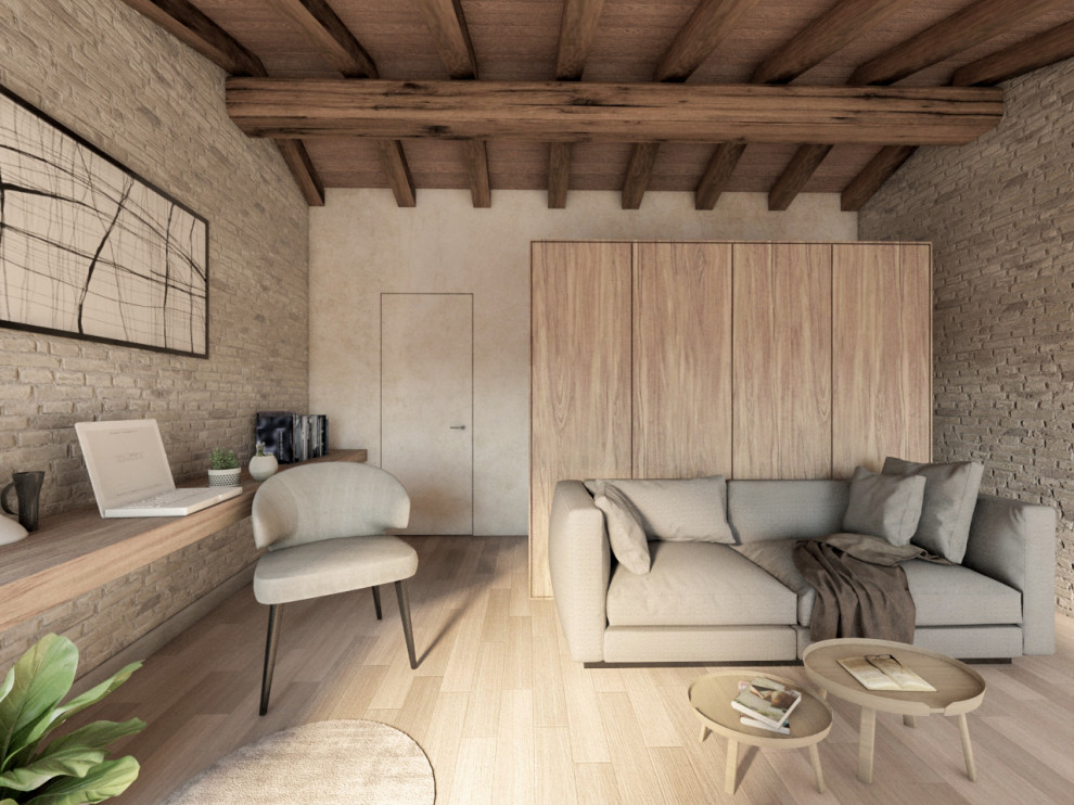 Mittelgroßes Modernes Arbeitszimmer ohne Kamin mit Studio, hellem Holzboden, freistehendem Schreibtisch, Holzdecke und Ziegelwänden in Mailand