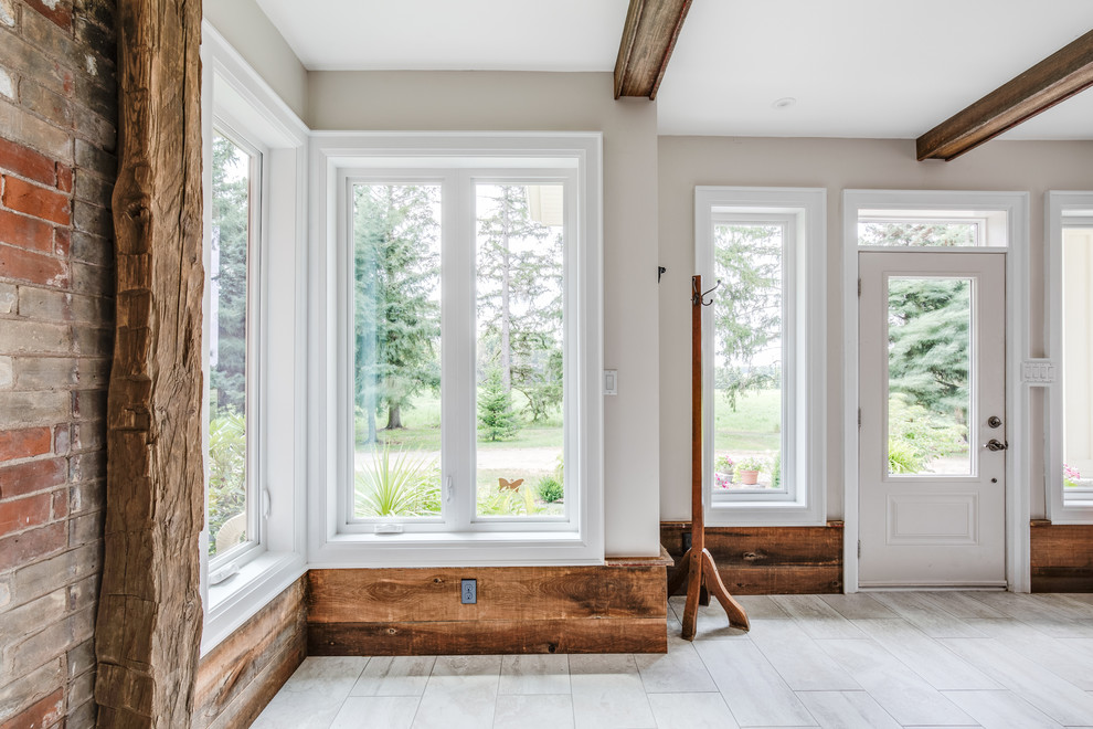Immagine di una veranda stile rurale di medie dimensioni con pavimento con piastrelle in ceramica, soffitto classico e pavimento grigio