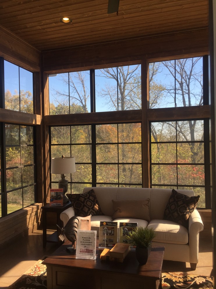 Foto di una veranda con moquette, soffitto classico e pavimento beige