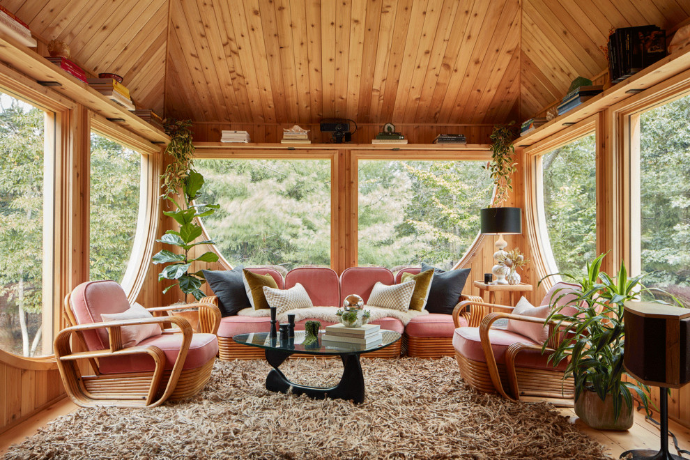 Idee per una piccola veranda moderna con parquet chiaro e pavimento giallo