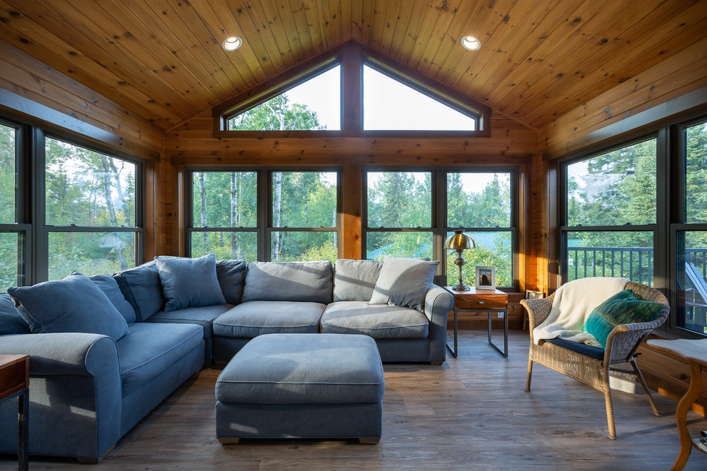 Esempio di una grande veranda stile marinaro con pavimento in linoleum, soffitto classico e pavimento marrone