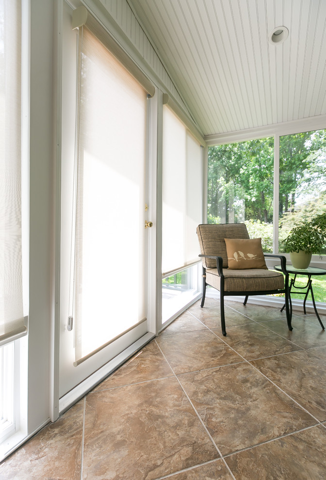 Idee per una veranda con pavimento con piastrelle in ceramica e soffitto classico