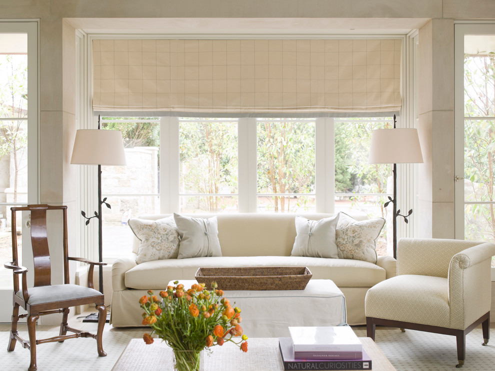 Источник вдохновения для домашнего уюта: терраса в классическом стиле с ковровым покрытием