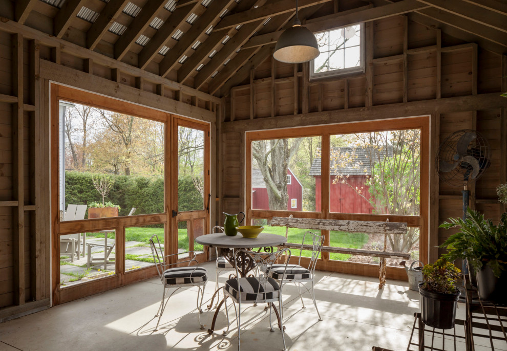 Foto de galería de estilo de casa de campo con suelo de cemento y suelo gris