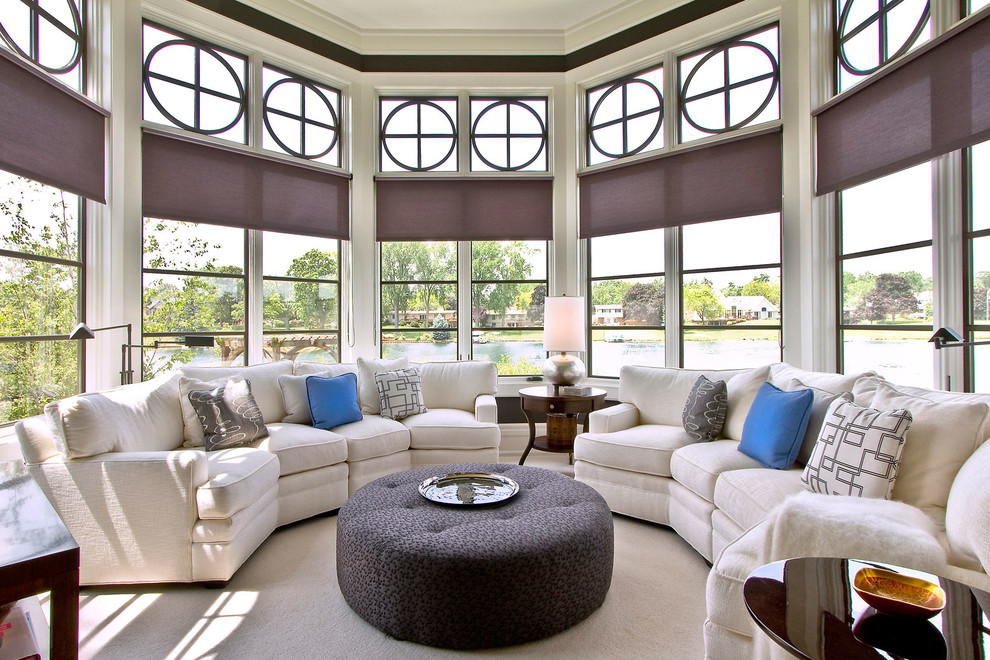 Immagine di una veranda chic con moquette, soffitto classico e pavimento beige