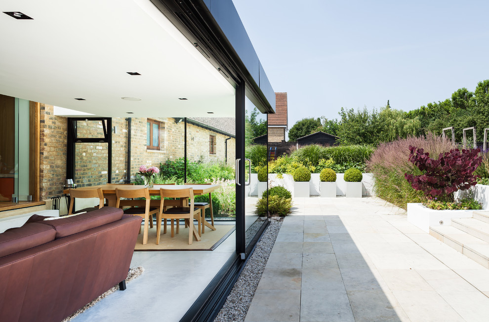 Example of a sunroom design in London