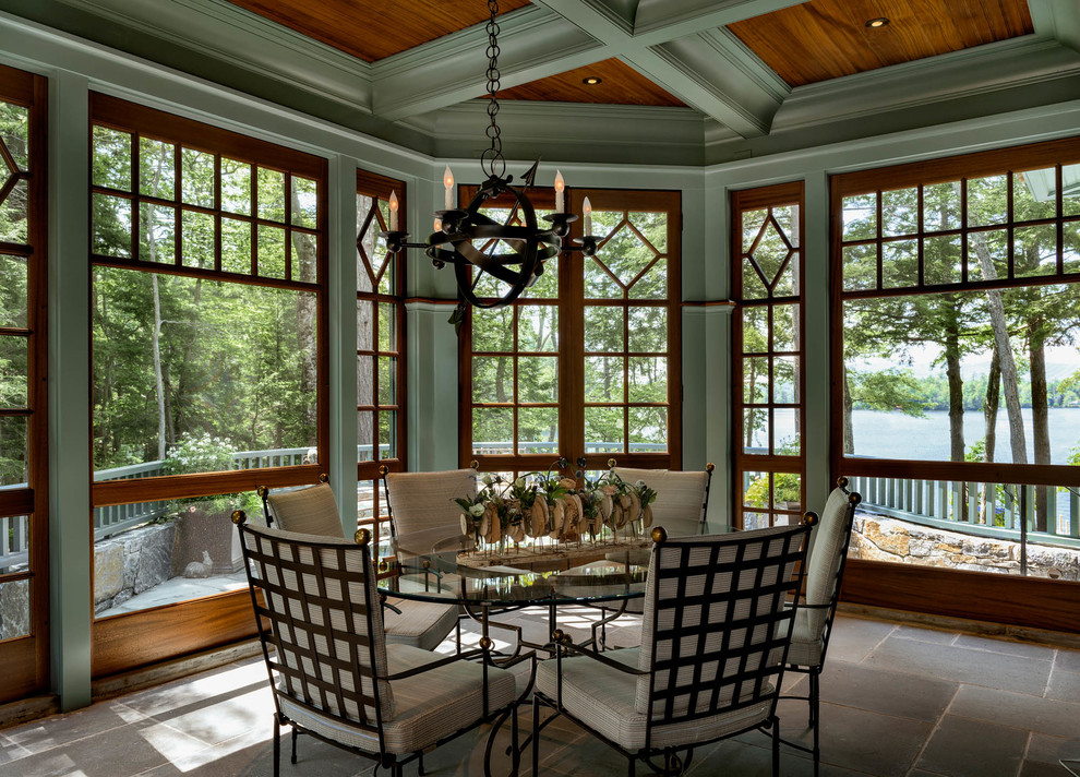 Immagine di una veranda american style con soffitto classico e pavimento grigio