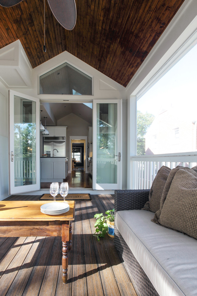 Example of a mid-sized classic sunroom design in DC Metro
