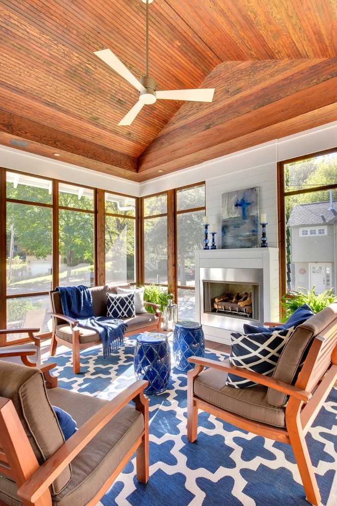 Foto di una veranda minimalista di medie dimensioni con moquette, camino classico e soffitto classico