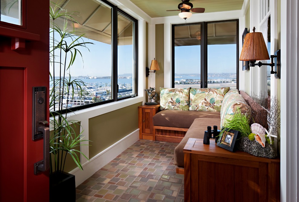Ispirazione per una piccola veranda tropicale con soffitto classico e pavimento multicolore