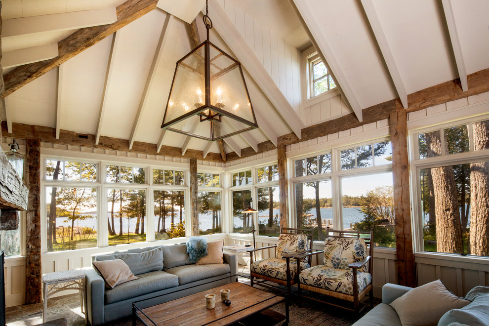 Idee per una grande veranda rustica con soffitto classico