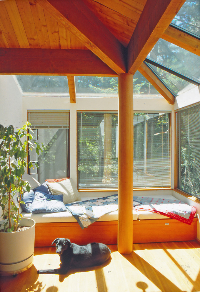 Inspiration for a contemporary sunroom remodel in San Francisco