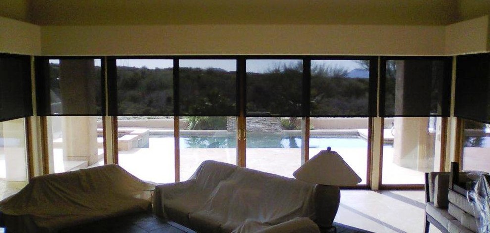 Idee per una veranda design di medie dimensioni con nessun camino, soffitto classico e pavimento grigio