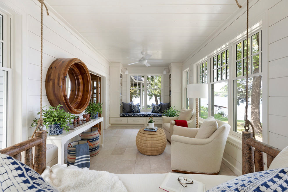 Esempio di una veranda stile marino di medie dimensioni con pavimento beige e pavimento in travertino