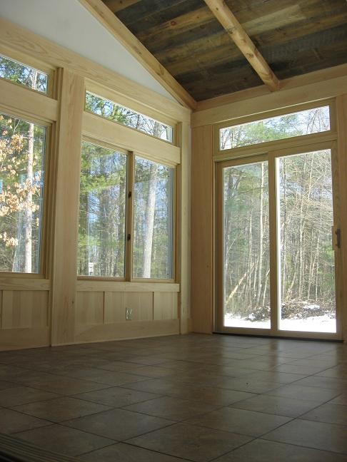 Esempio di una veranda rustica di medie dimensioni con pavimento con piastrelle in ceramica, nessun camino e soffitto classico