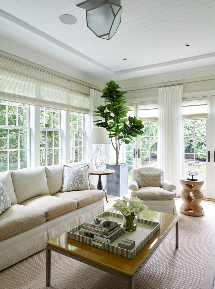 This is an example of a traditional conservatory in Miami with a standard ceiling.