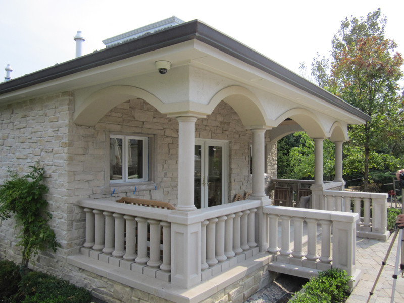 Idee per una veranda classica di medie dimensioni con pavimento in ardesia e soffitto classico