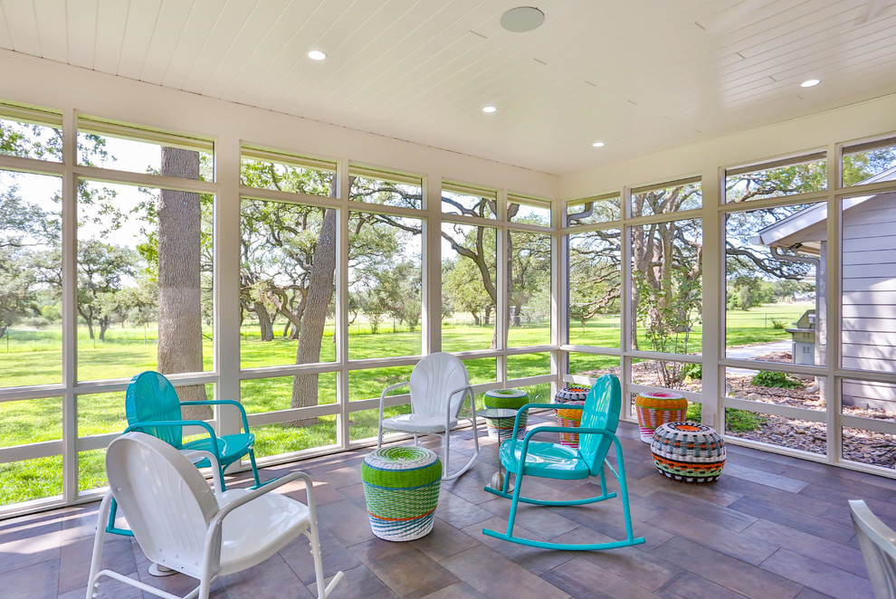 Foto di una grande veranda moderna con pavimento in ardesia, soffitto classico e pavimento grigio