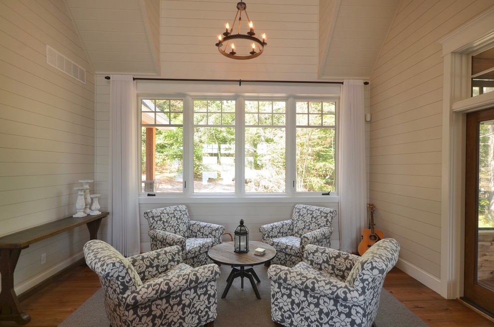 Ispirazione per una grande veranda stile marinaro con pavimento in legno massello medio, soffitto classico e pavimento marrone