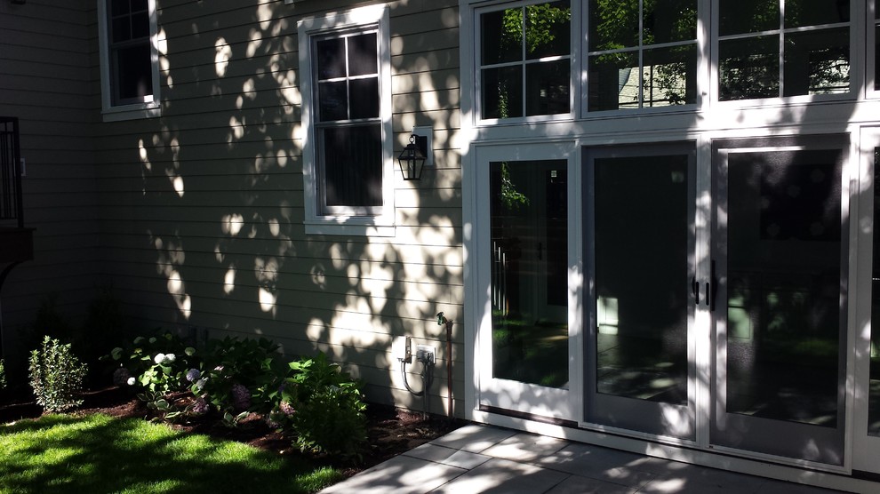 Idee per una veranda stile americano di medie dimensioni con pavimento in legno massello medio e lucernario