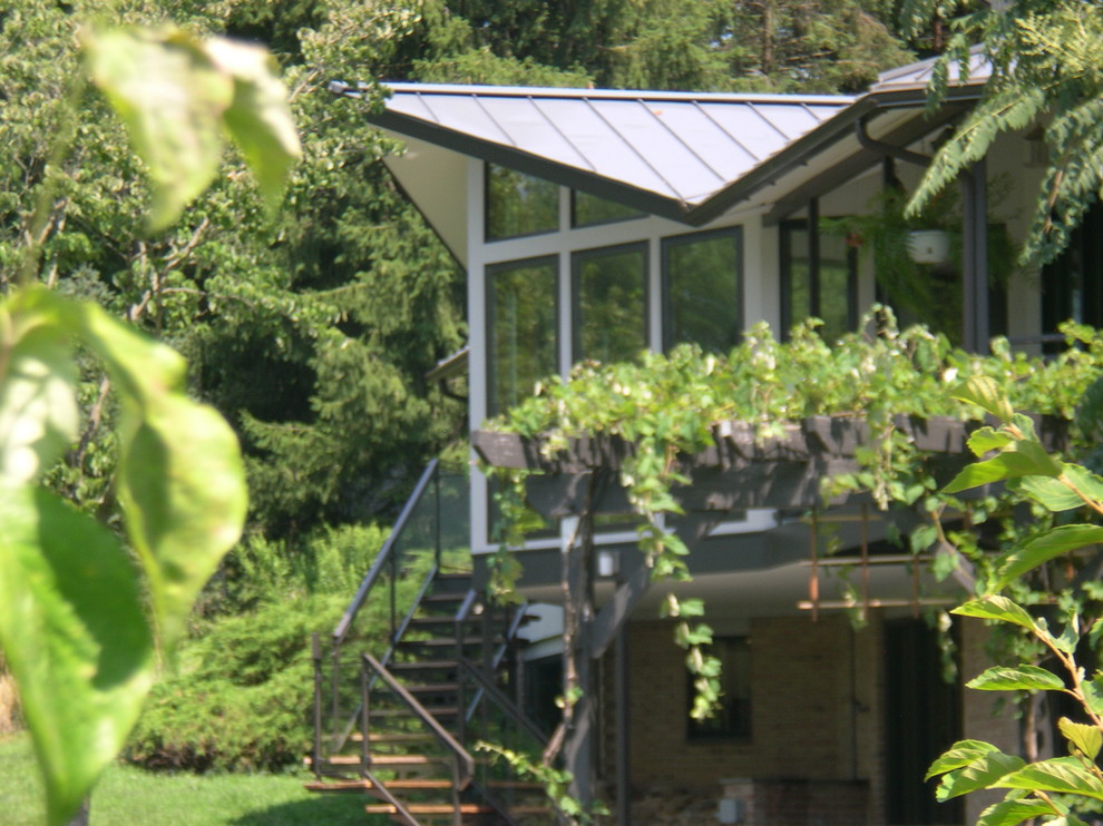 Immagine di una veranda minimalista di medie dimensioni con parquet chiaro
