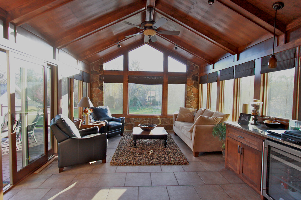 Idee per una grande veranda tradizionale con pavimento in gres porcellanato, nessun camino, soffitto classico e pavimento beige
