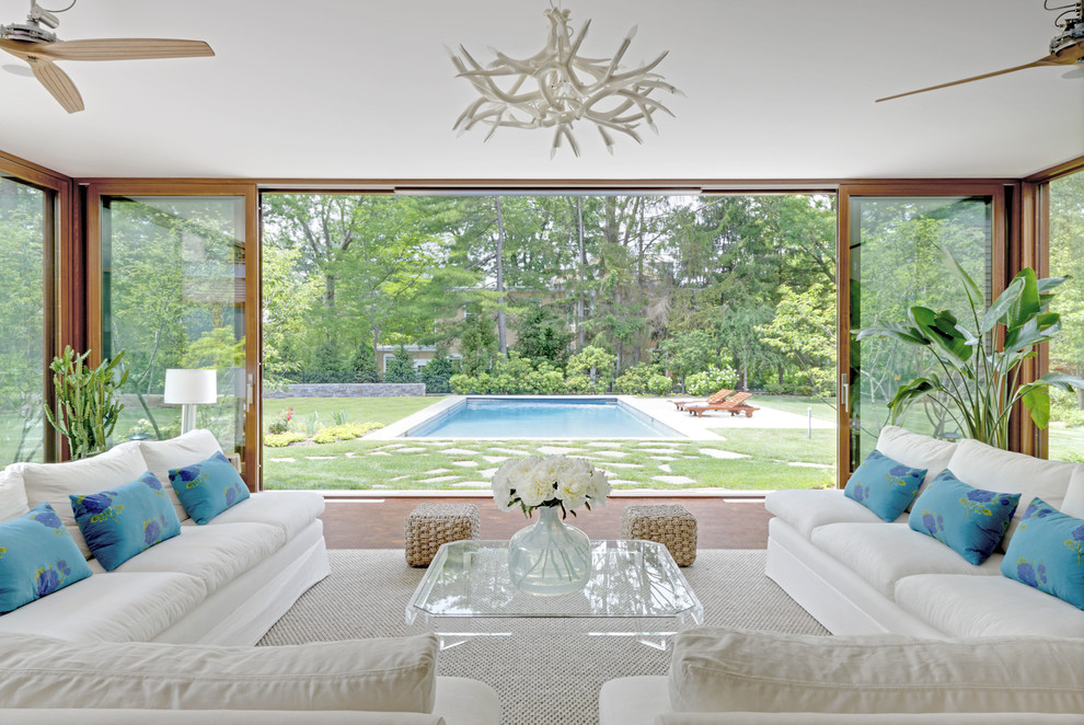 Immagine di una veranda design con soffitto classico