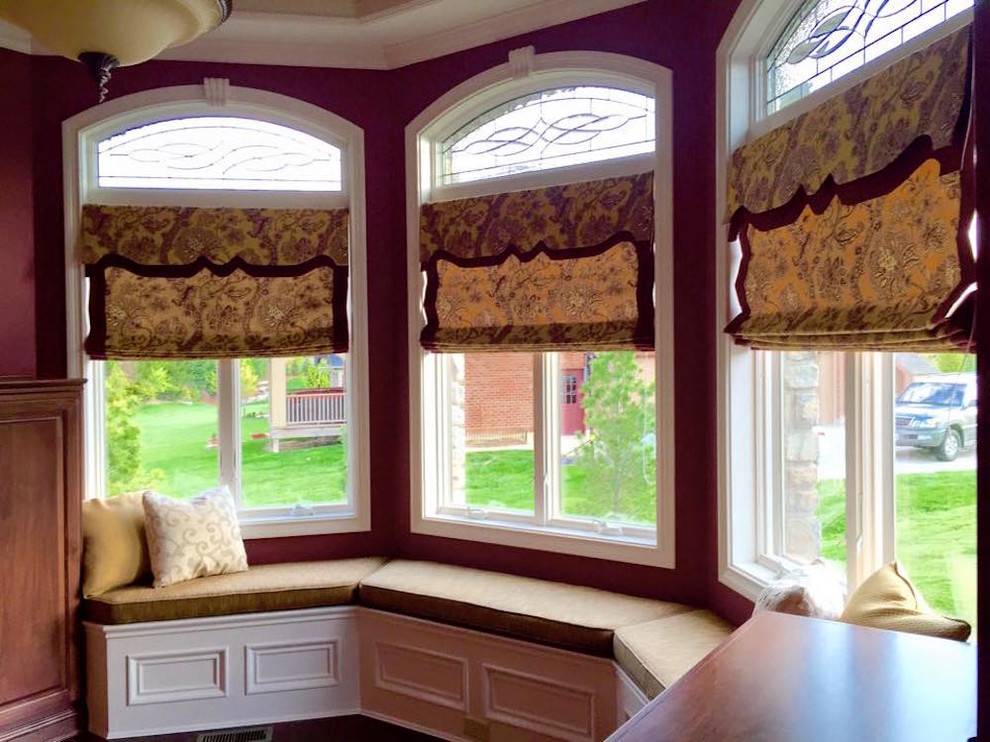 Example of a mid-sized classic medium tone wood floor and brown floor sunroom design in Cincinnati with no fireplace and a standard ceiling