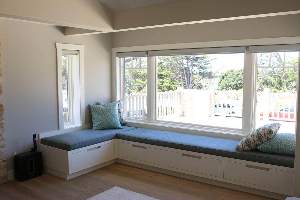 Inspiration for a medium sized contemporary conservatory in San Francisco with light hardwood flooring and a standard ceiling.