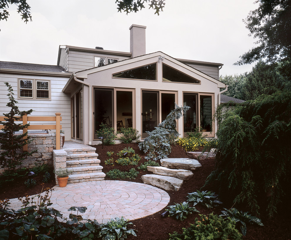Esempio di una veranda chic di medie dimensioni con pavimento con piastrelle in ceramica, nessun camino, lucernario e pavimento beige