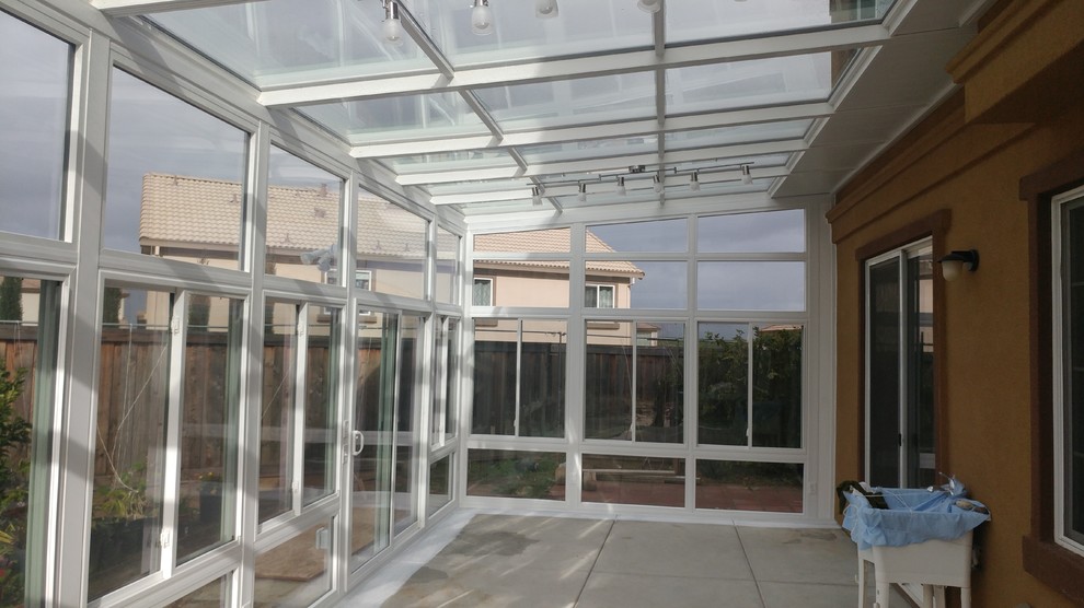 Photo of a modern conservatory in San Francisco.