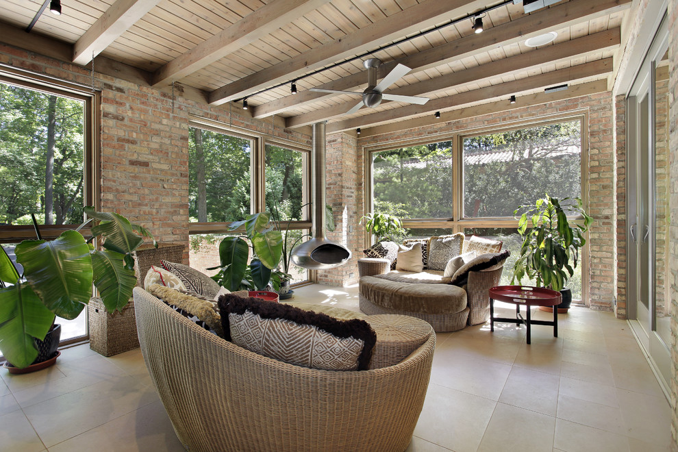 Esempio di una grande veranda classica con camino sospeso, cornice del camino in metallo e soffitto classico