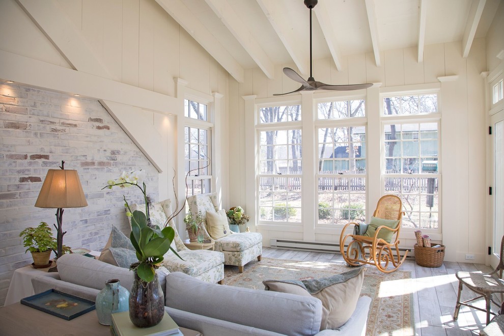 Immagine di una grande veranda classica con pavimento con piastrelle in ceramica, soffitto classico e pavimento grigio