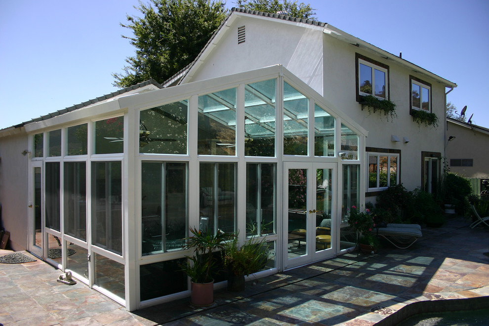 Immagine di una veranda moderna