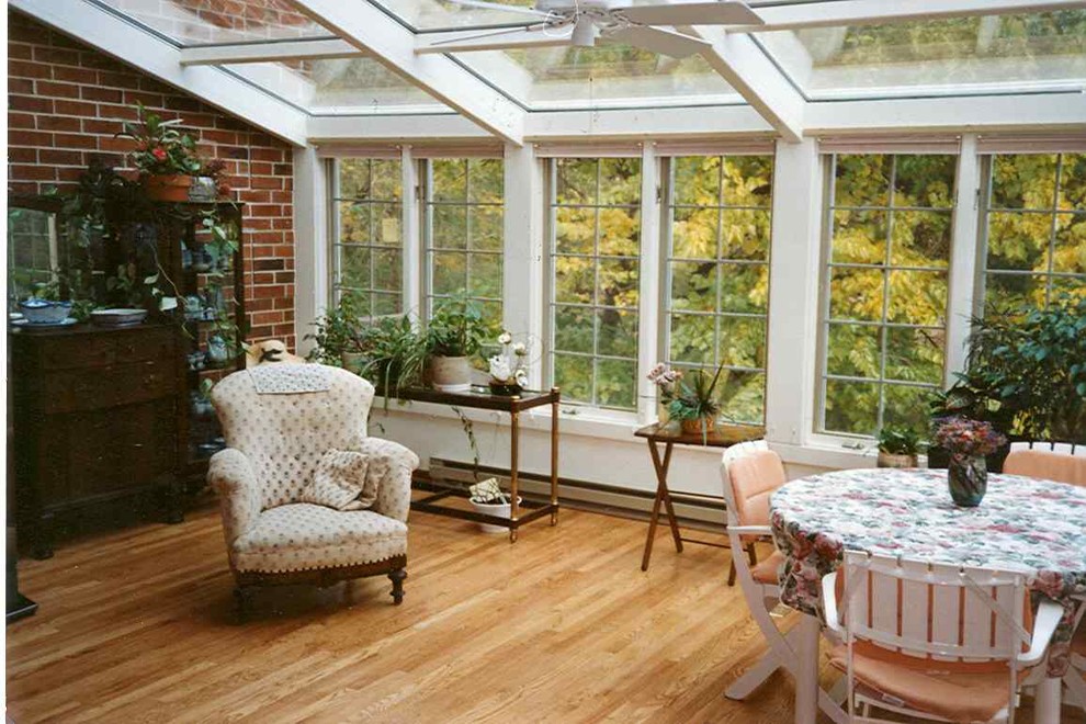 Foto på ett mellanstort vintage uterum, med takfönster
