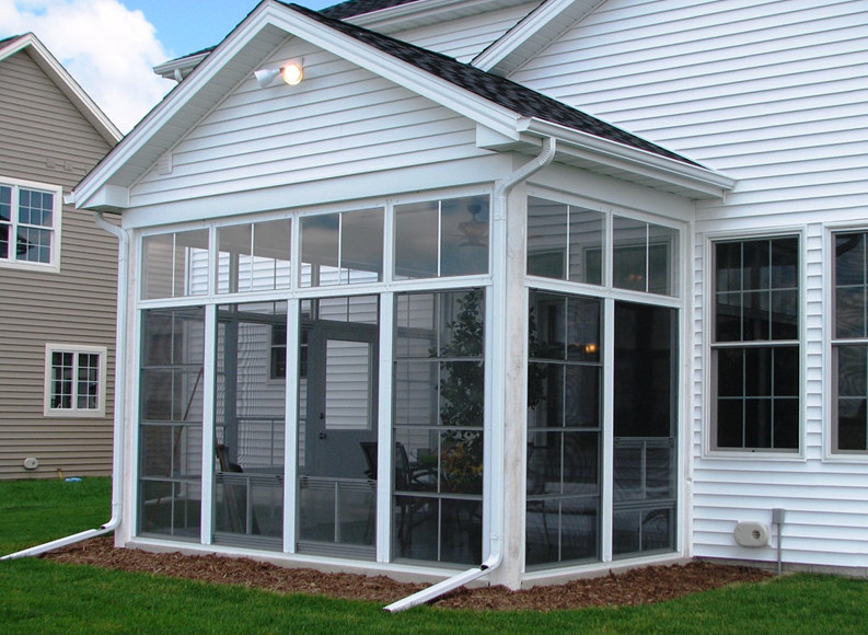 This is an example of a medium sized classic conservatory in New Orleans.