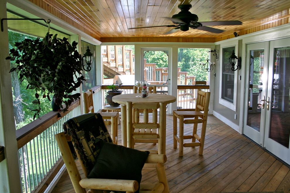 Esempio di una grande veranda stile rurale con pavimento in legno massello medio, nessun camino e soffitto classico