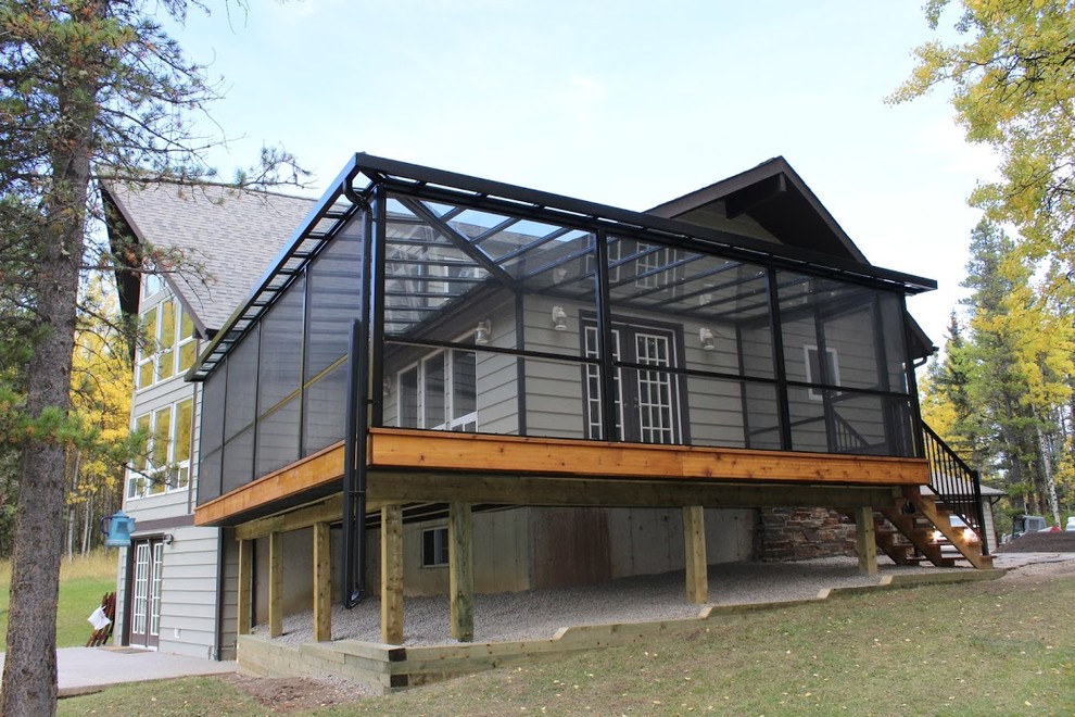 Immagine di una veranda contemporanea di medie dimensioni con pavimento in vinile e soffitto in vetro