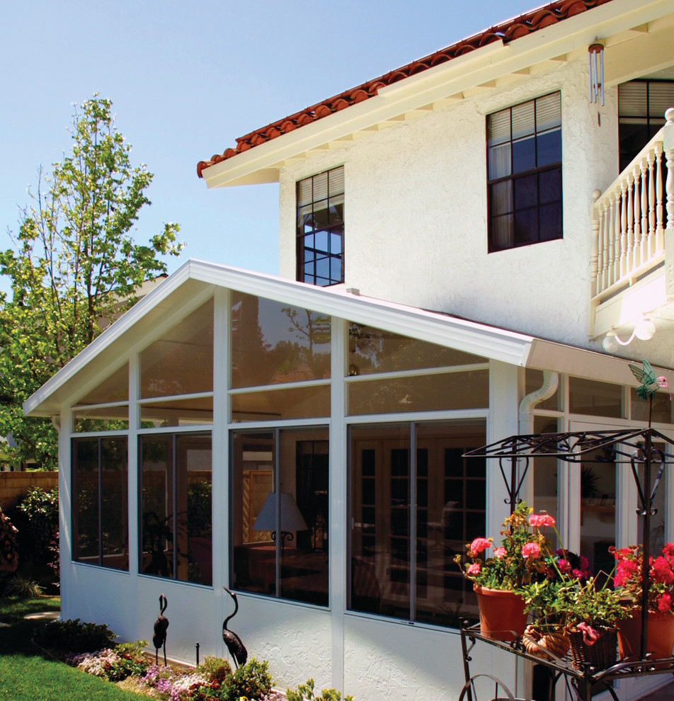 This is an example of a traditional conservatory in Sacramento.