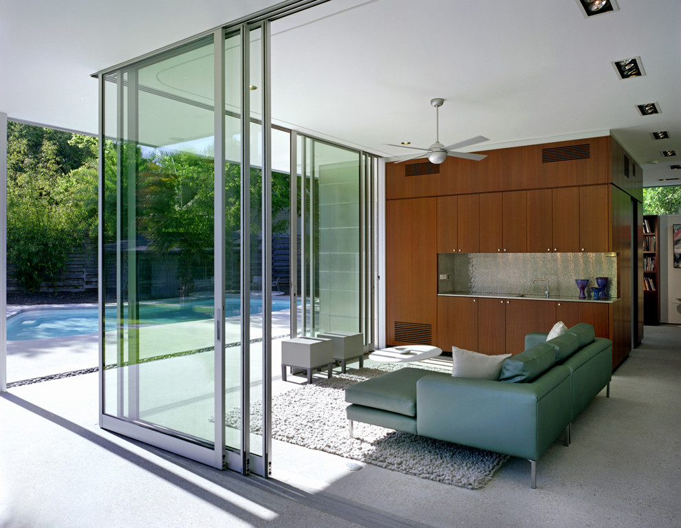 Ispirazione per una veranda moderna di medie dimensioni con pavimento in cemento, nessun camino e soffitto classico