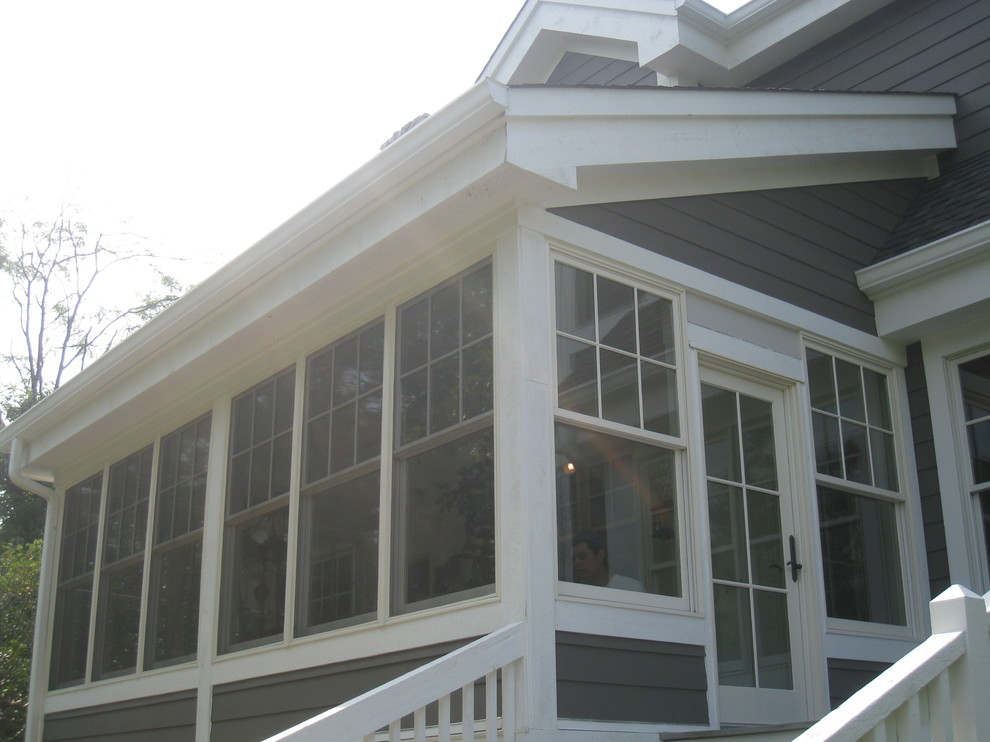 Immagine di una veranda classica di medie dimensioni con nessun camino e soffitto classico