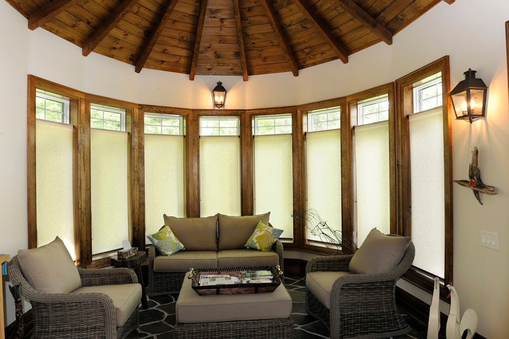 Foto di una piccola veranda classica con pavimento in ardesia, soffitto classico e pavimento grigio